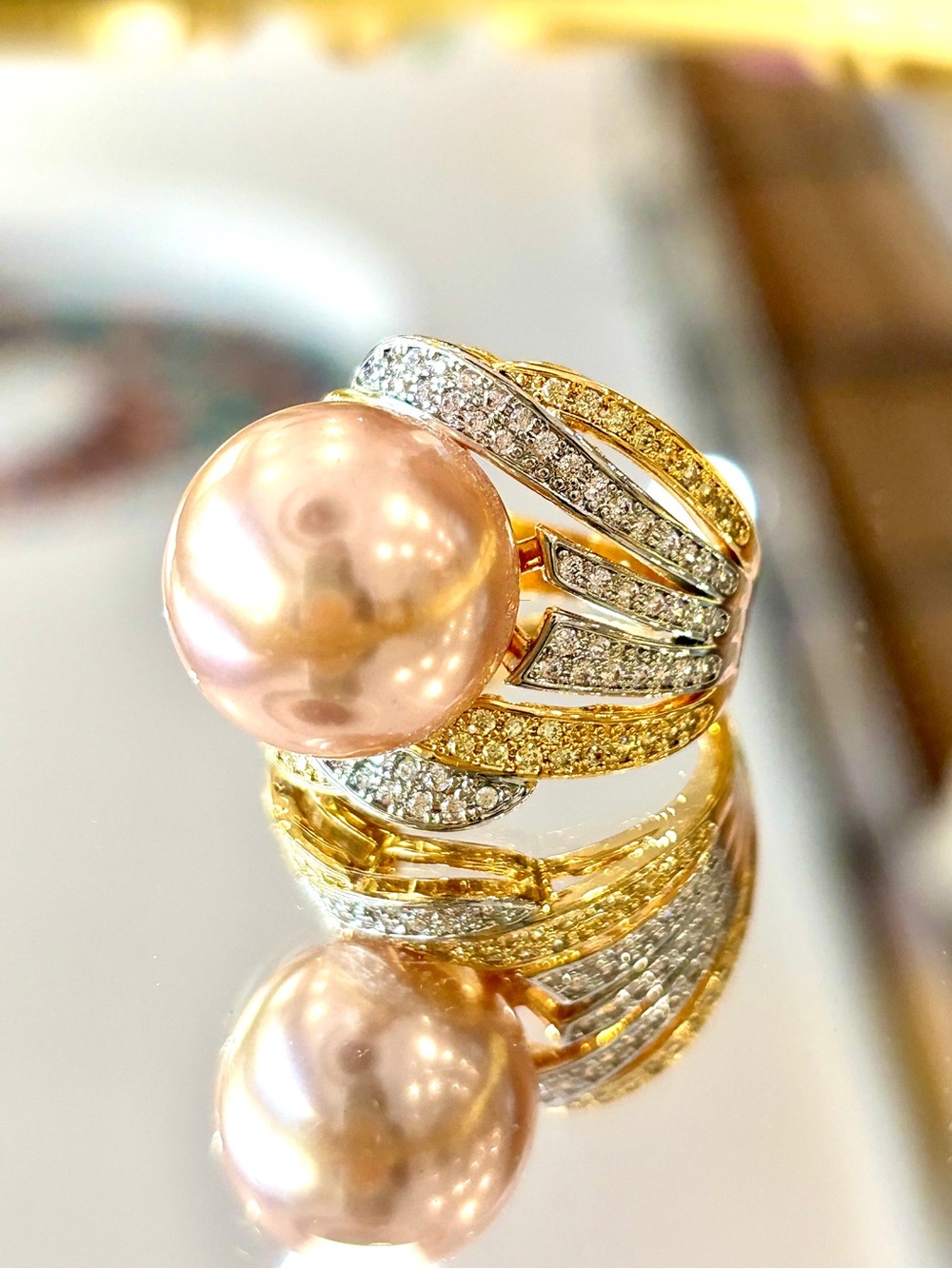 NWOT Gorgeous Champagne Color Pearl Two Tones With accents Band Ring in 7